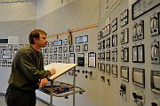 slides/090329_227_a.html